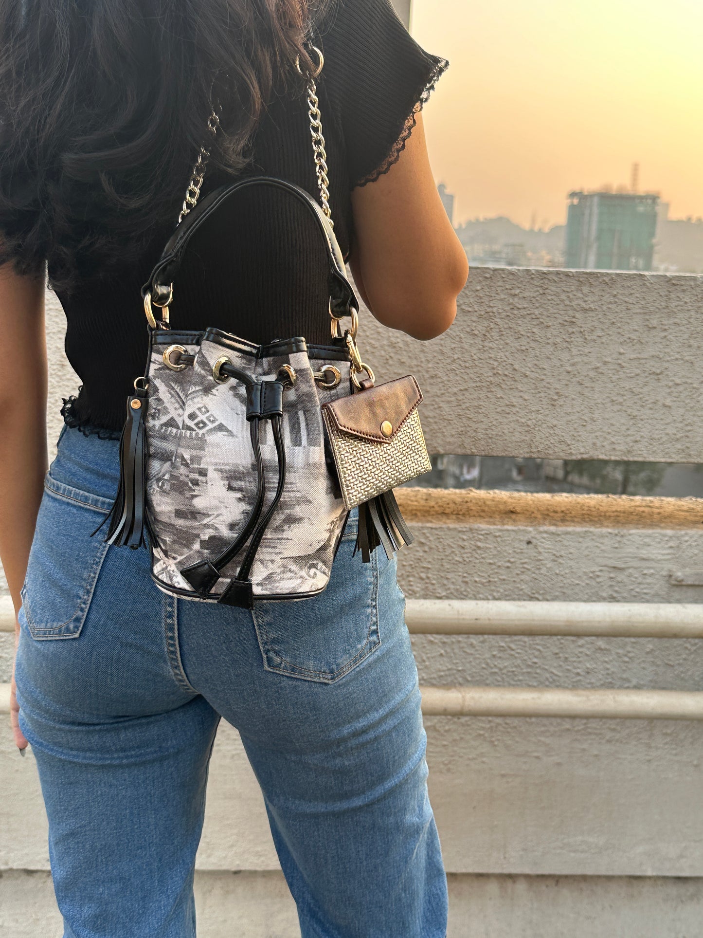 BLACK VINTAGE MINI BUCKET BAG