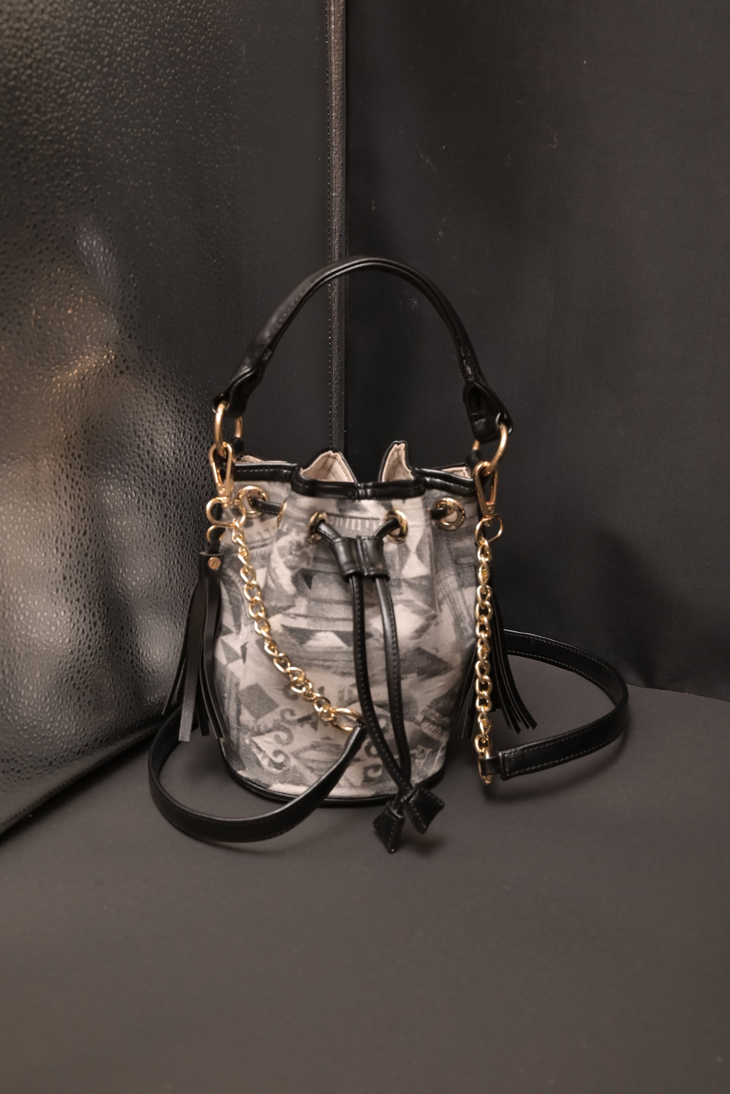 BLACK VINTAGE MINI BUCKET BAG